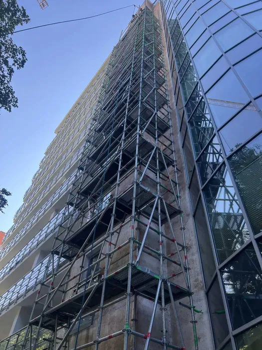 Wynajem Wypożyczalnia rusztowań fasadowych modułowych elewacyjnych
