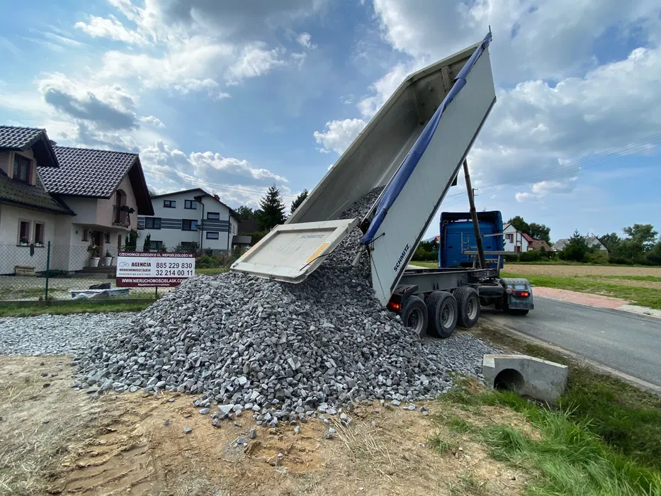 Utwardzanie dróg dojazdowych /parkingów / Usługi Koparka , Wozidlo