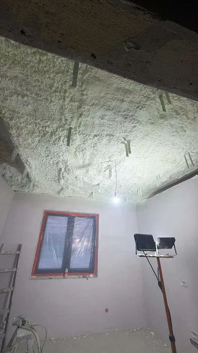 Ocieplanie pianą PUR, izolacje natryskowe, poddasza, pianowanie pianka