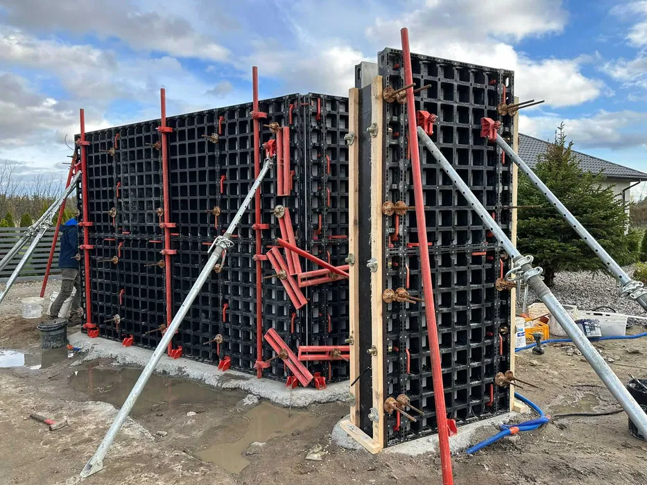 Wynajem płyt szalunkowych MINI BOX 24×150 cm słupy, ściany Grójec