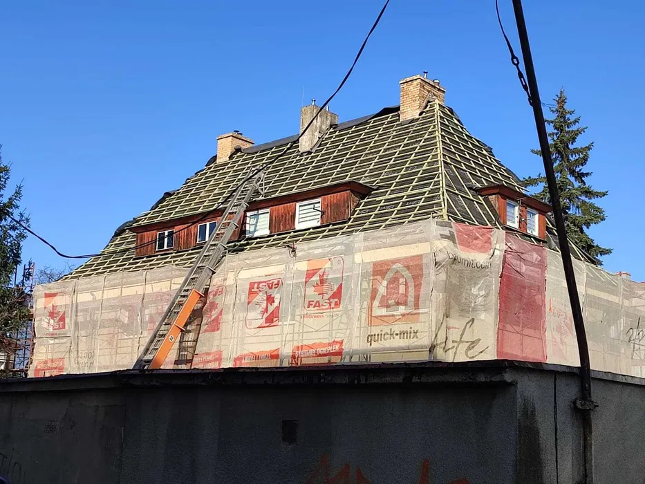 Rzetelne Usługi Dekarskie – Montaż okien - Szybkie terminy