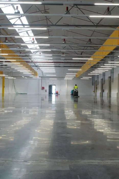 Naprawa posadzek betonowych przemyslowych zywicznych podjazdy betonowe