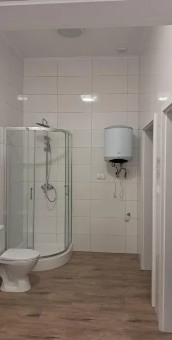 Budowa domów z dachem -elewacja-kostka