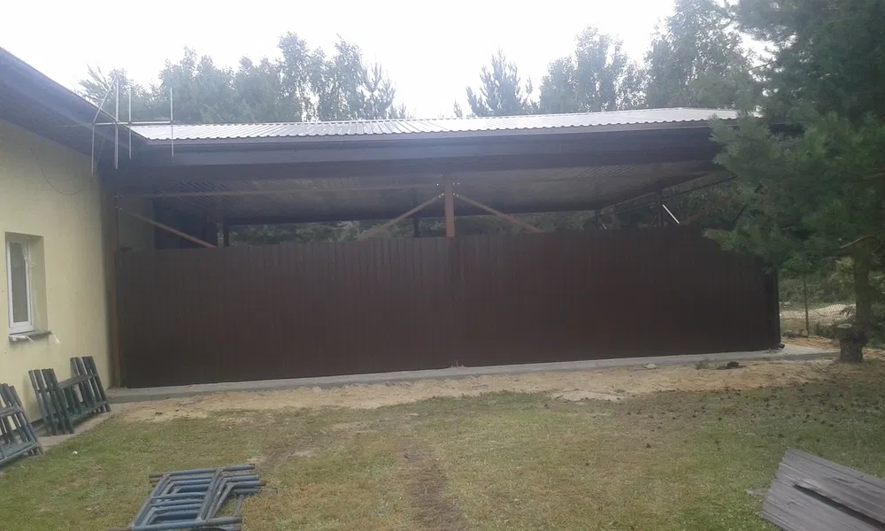 Budowa domów z dachem -elewacja-kostka