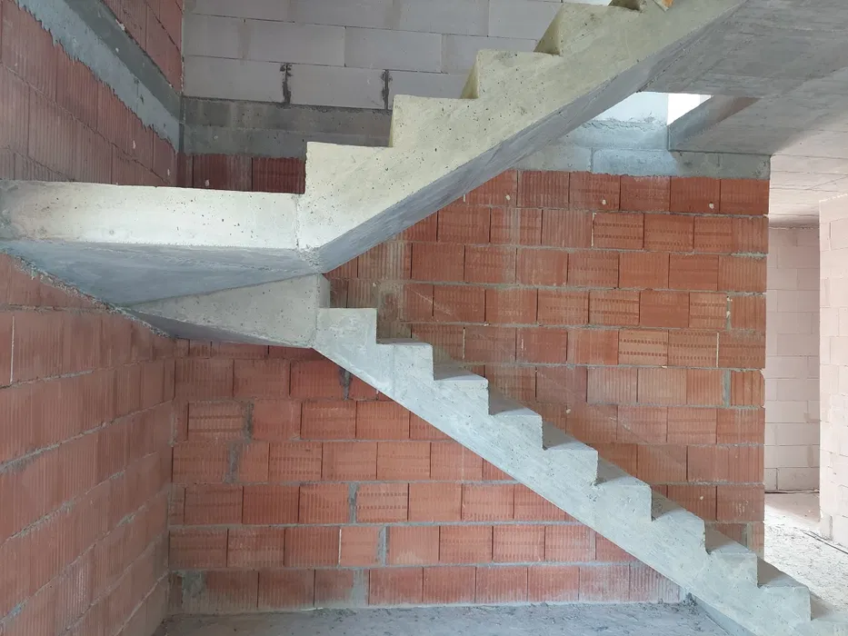 Schody betonowe, budowa domów. Murarze, zbrojarze, cieśle.