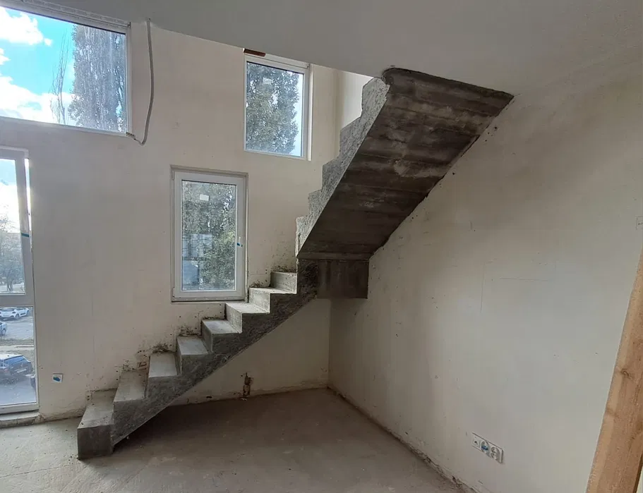 Schody betonowe, budowa domów. Murarze, zbrojarze, cieśle.