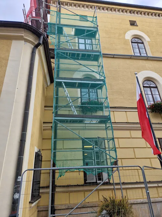 Wynajem rusztowania rusztowanie elewacyjne modułowe montaż demontaż