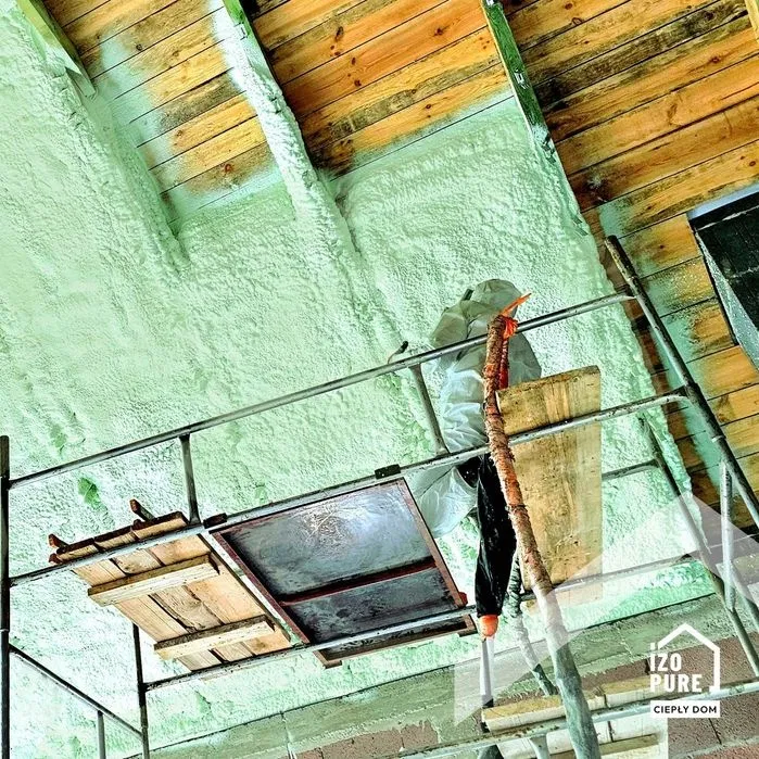 Ocieplenia pianką PUR, pianą PUR, termoizolacje natryskowe poddasza