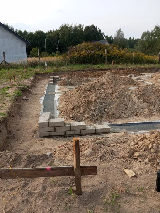 Budowa domów fundamenty ściany dobudówki
