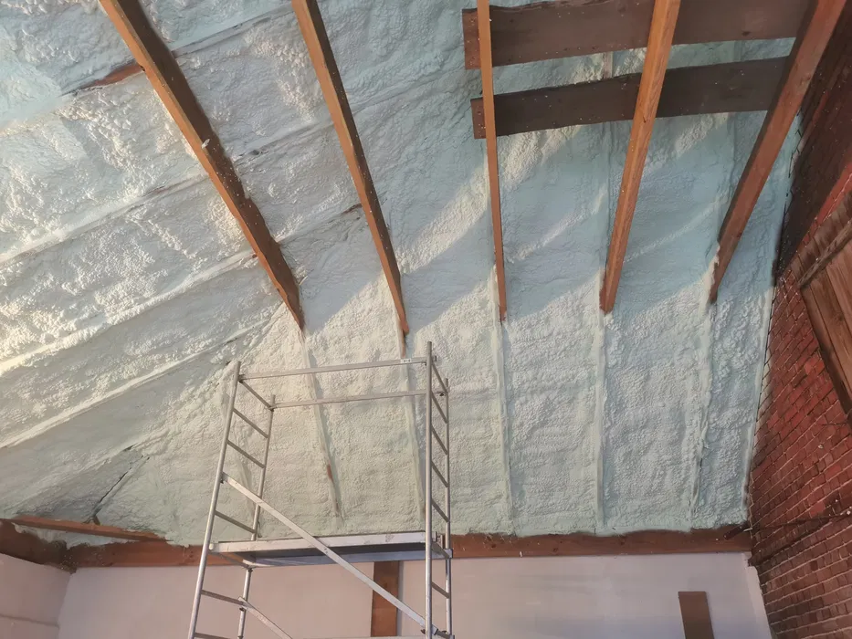 Ocieplanie Poddasza, Pianą Pur, Izolacja Natruskowa, Ocieplanie Pianką