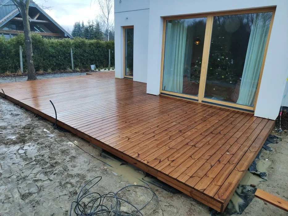 Budowa tarasów drewnianych i kompozytowych