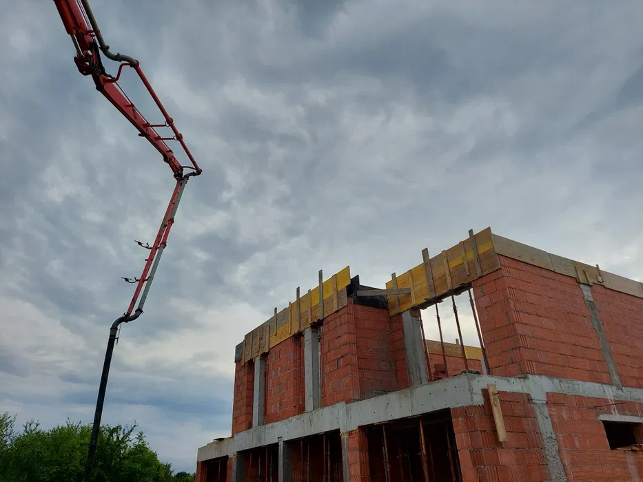 Budowa domów. Schody betonowe. Wylewki. Płytki.