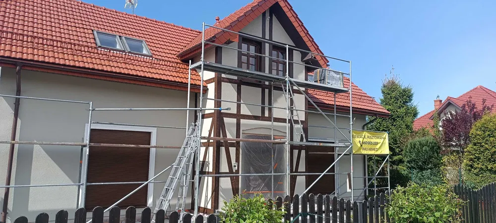 Wynajem rusztowań elewacyjnych