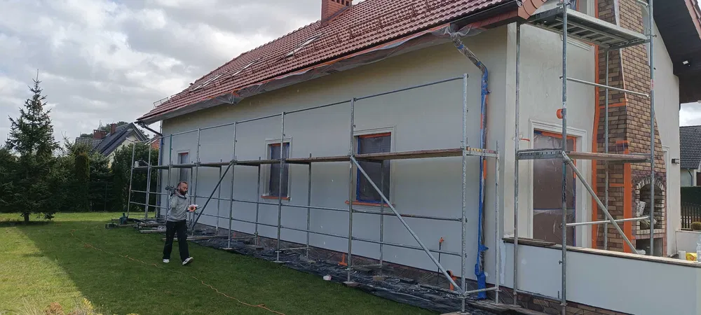 Wynajem rusztowań elewacyjnych