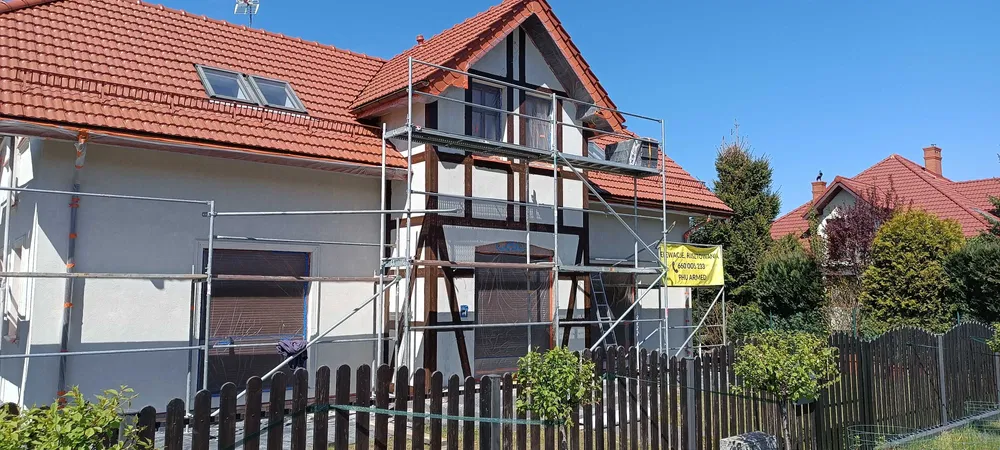 Wynajem rusztowań elewacyjnych