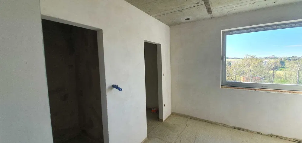 Tynki maszynowe gipsowe i cementowo-wapienne