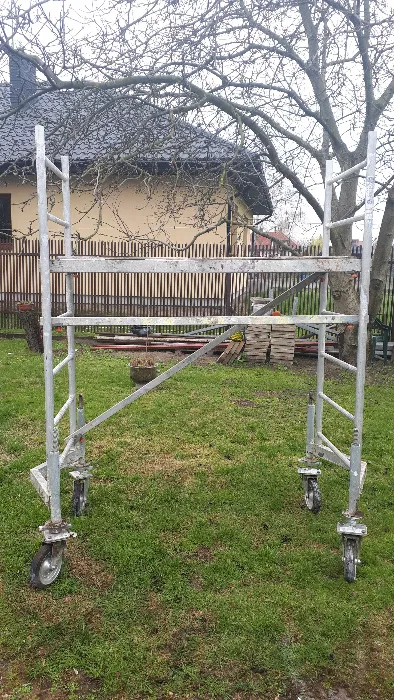 rusztowania do robót malarskie do kl.schodowych wynajem