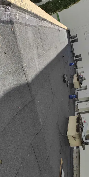 Usługi Dekarskie / Malowanie dachów / Dachy / Elewacje