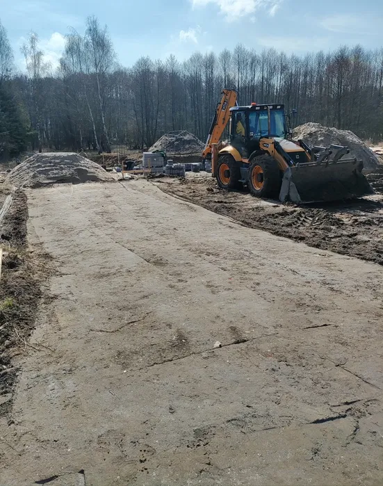 Budowa dróg dojazdowych utwardzenie placu gruz betonowy kamień łamany