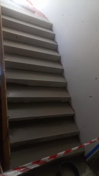Remont, naprawa, profilowanie schodów żelbetowych