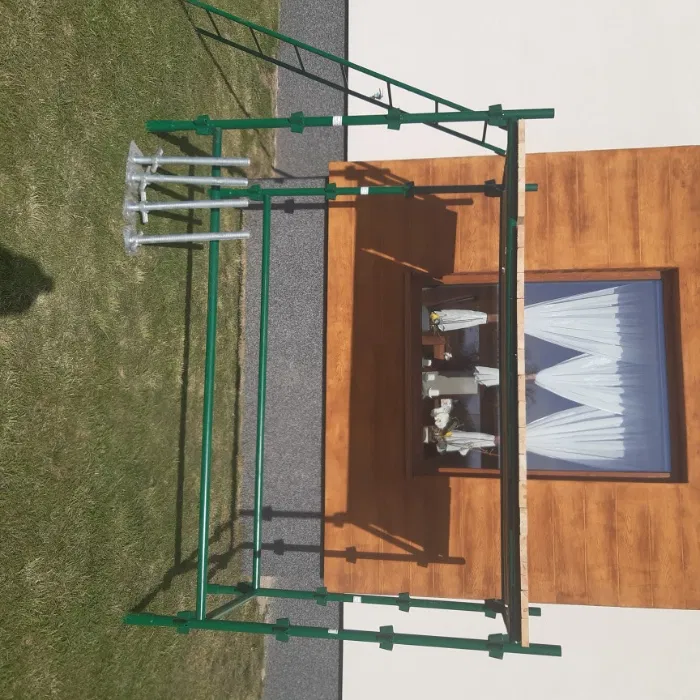 Wynajem rusztowań choinkowych