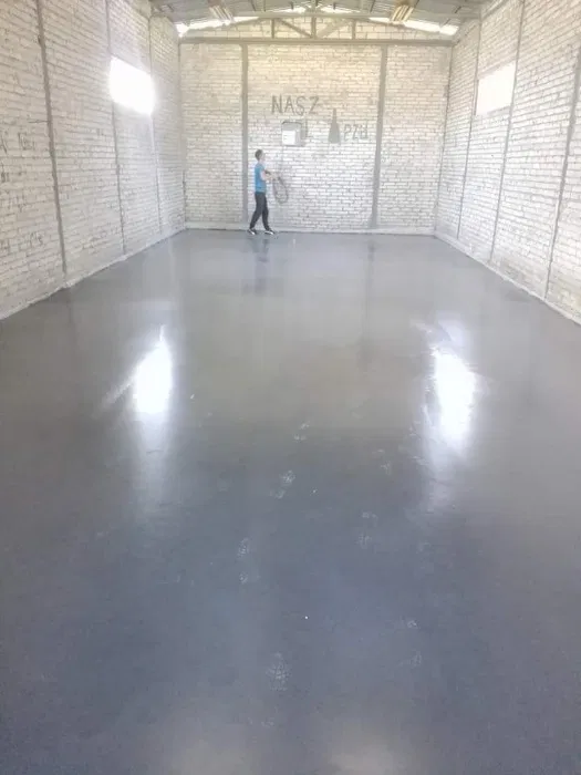 Posadzki przemysłowe wylewki podjazdy betonowe beton szczotkowany