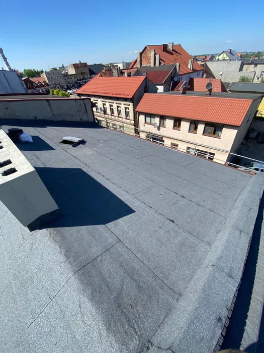 Dachy płaskie , usługi dekarskie , montaż papy termozgrzewalnej