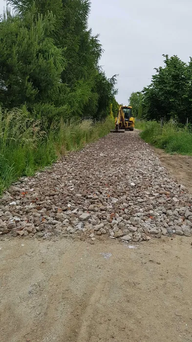 Naprawa budowa-drogi dojazdowe kamień kliniec gruz-Krasne