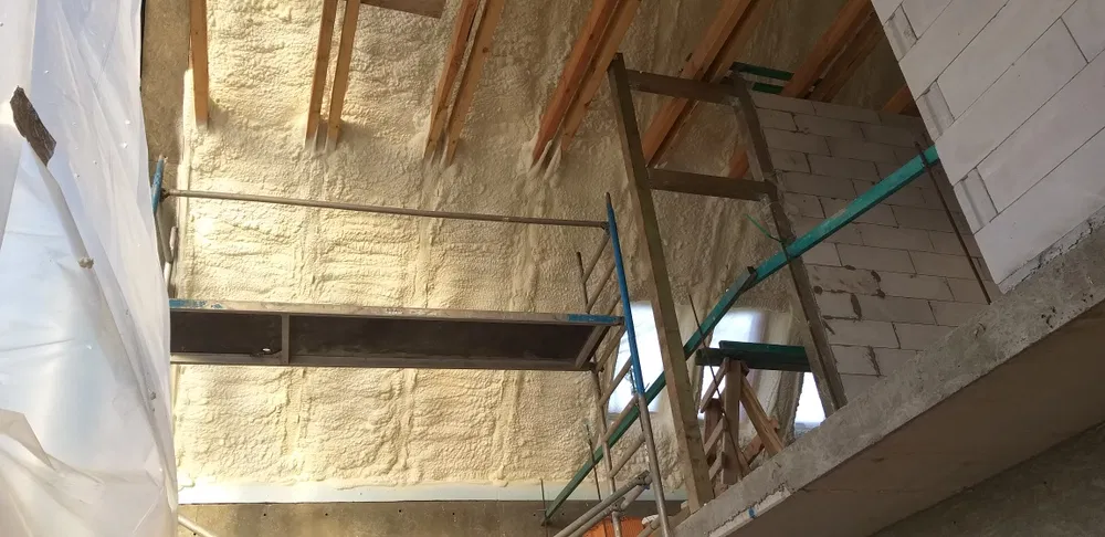 Docieplenia piana,lzolacja poddasza pianą pur, ocieplanie pianą piana