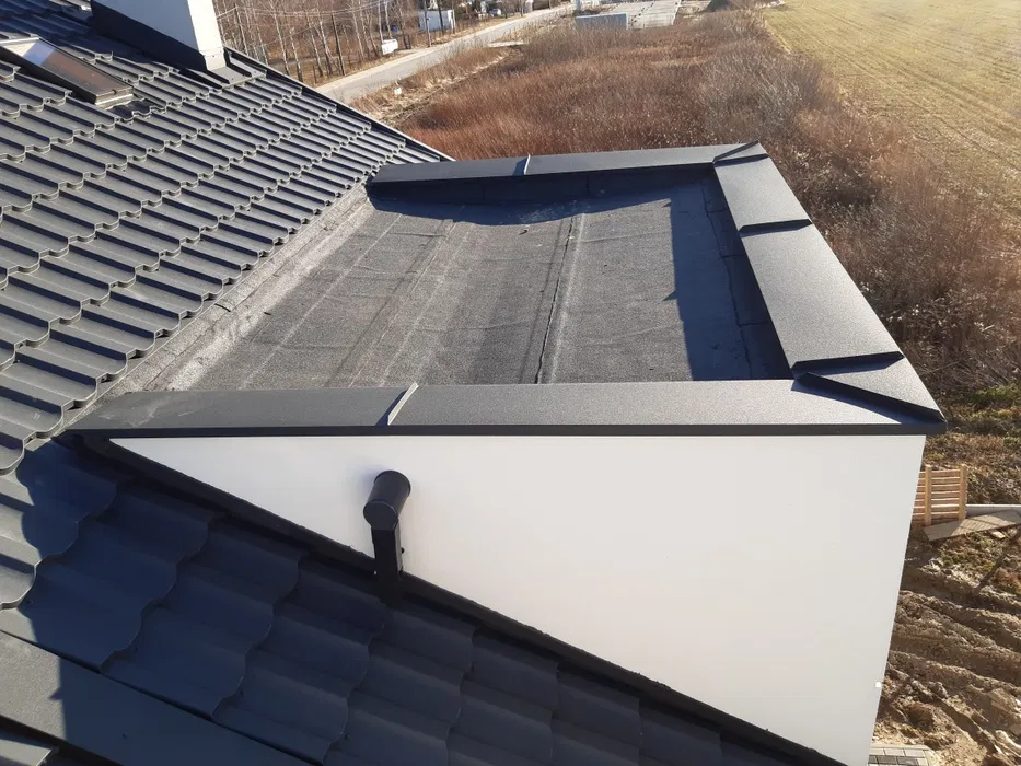 Usługi dekarskie Dachy płaskie i skośne Okuwanie kominów