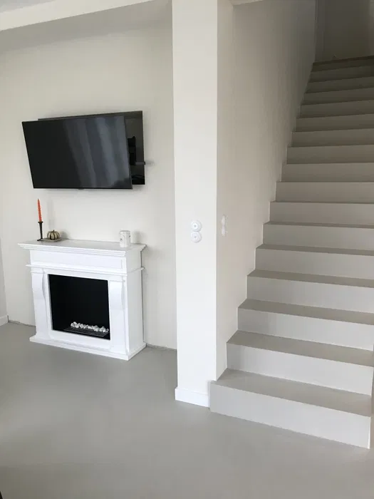 Mikrocement – posadzki, schody, ściany | Realizacje na żywo | Insta