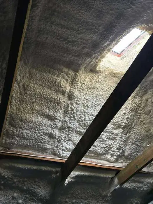 Ocieplenie Ocieplanie Termoizolacje pianą Pianka PUR Izolacja poddasza