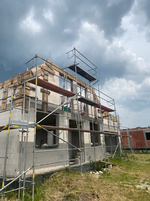 Wynajem rusztowań rusztowania elewacyjnego PLETTAC Montaż Demontaż