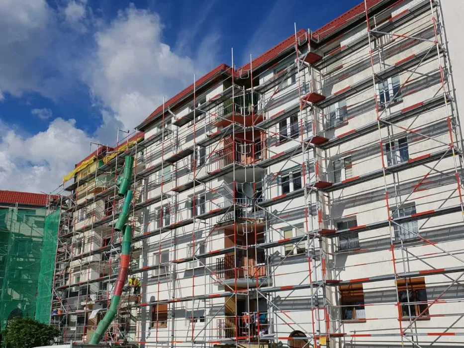 Rusztowania elewacyjne, ogrodzenia | wynajem, montaż, transport