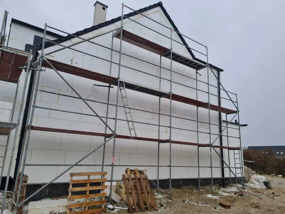 Wynajem rusztowania elewacyjnego Buk