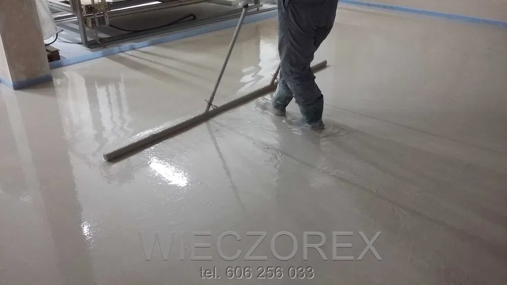 Posadzki wylewki anhydrytowe styrobeton ogrzewanie podłogowe frezowane
