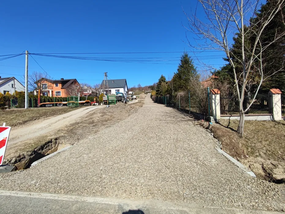 Budowa wjazdów dróg, wykopy pod piwnice fundamenty wyburzenia