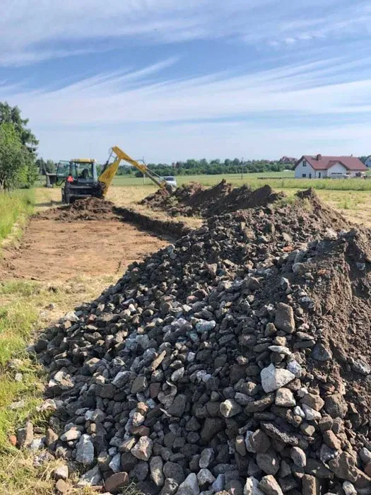 Budowa dróg dojazdowych, budowa i utwardzanie terenu, Prace drogowe.