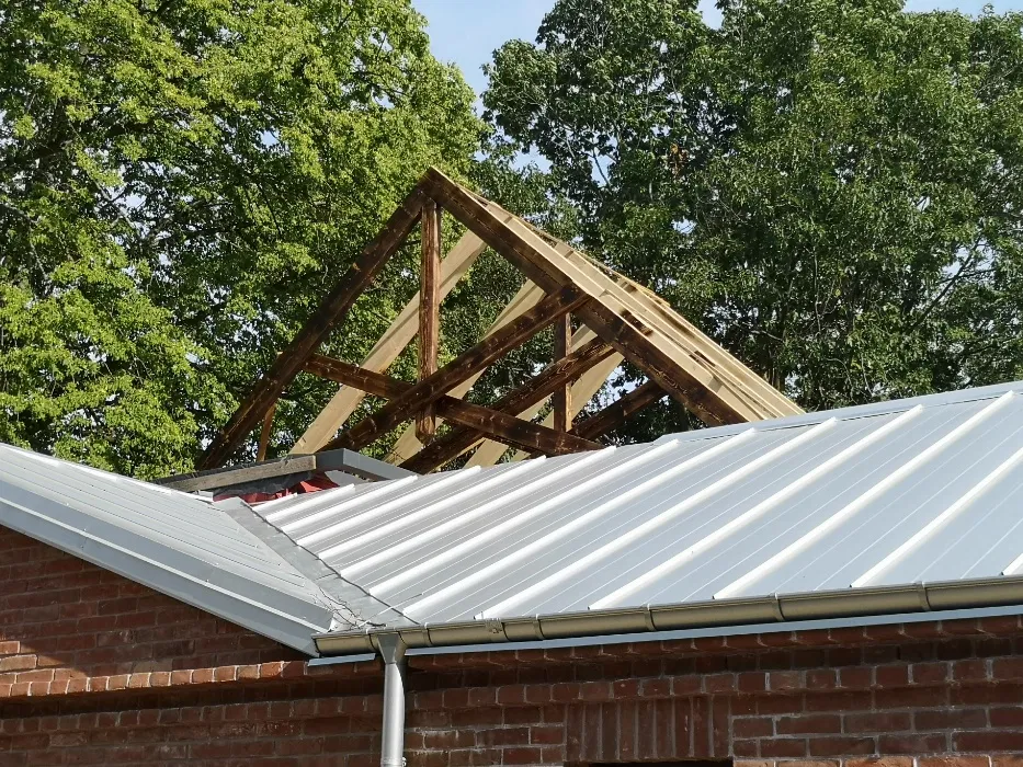 Cieśla, Dekarz usługi ciesielsko-dekarskie. Więźba pokrycie dachu.