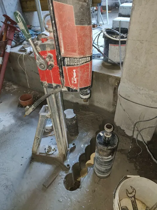 Przewierty Wiercenie w betonie, kucie betonu