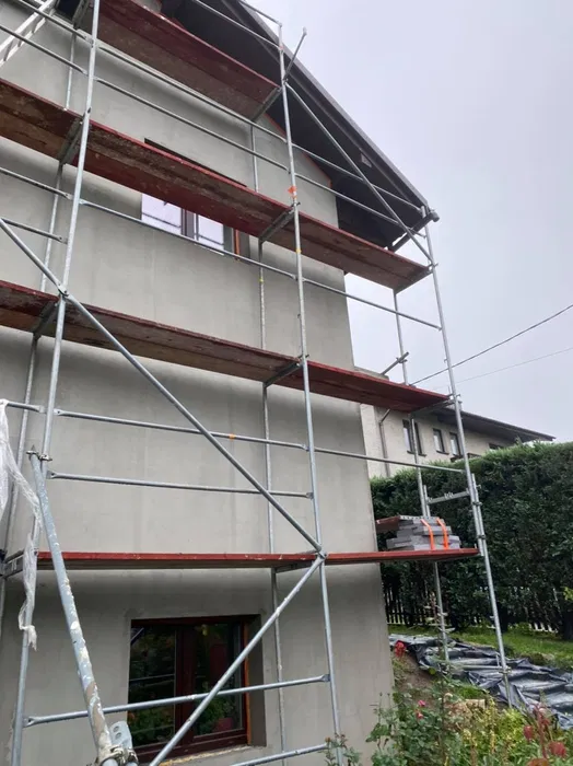 Rusztowanie elewacyjne wynajem Plettac