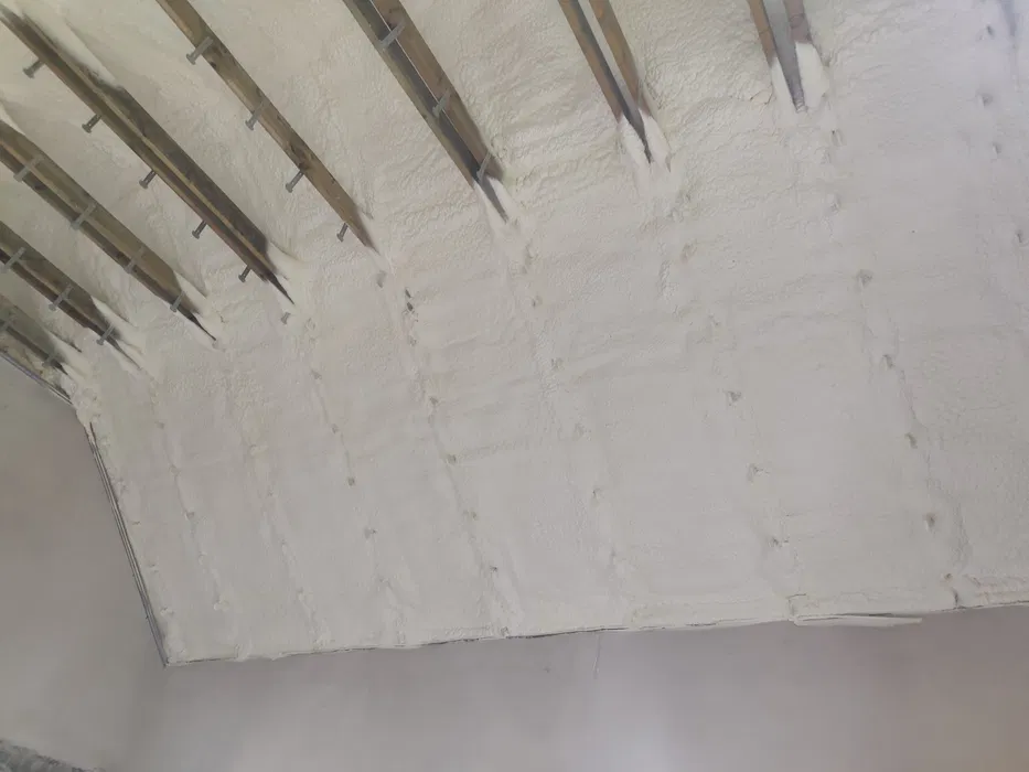 Izolacja Pianą PUR Poddasza Fundamenty Hale