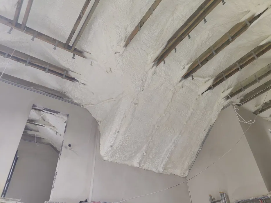 Izolacja Pianą PUR Poddasza Fundamenty Hale