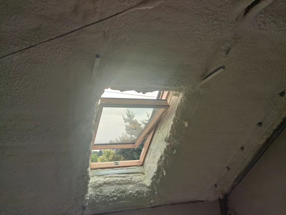 Izolacja Pianą PUR Poddasza Fundamenty Hale