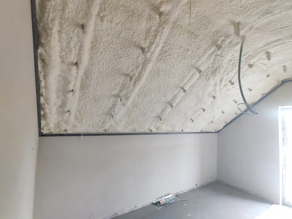 Izolacja Pianą PUR Poddasza Fundamenty Hale