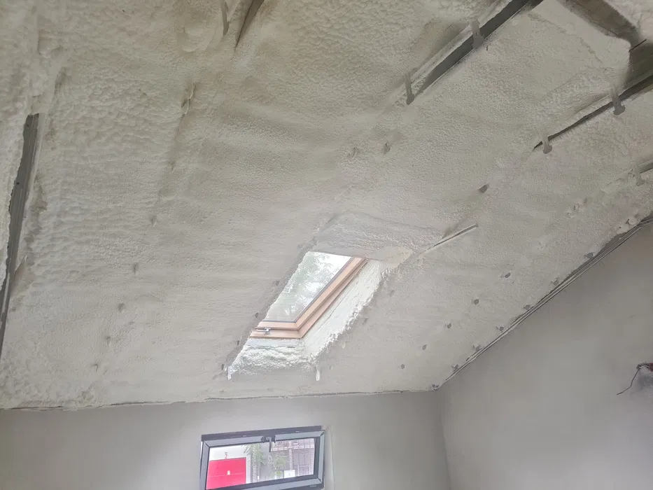 Izolacja Pianą PUR Poddasza Fundamenty Hale