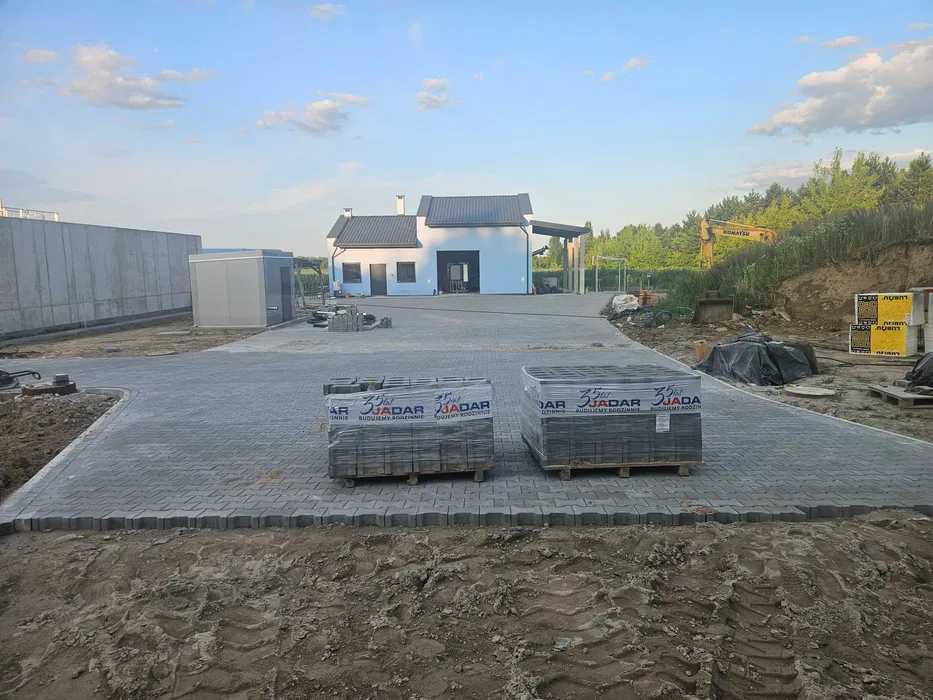 Układanie kostki brukowej powierzchnie przemysłowe place drogi chodnik