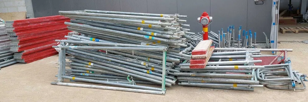 Wynajem rusztowań elewacyjne fasadowe transport usługi montażowe