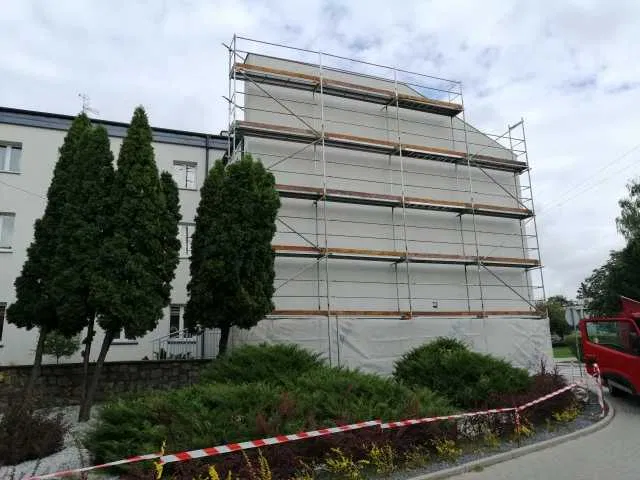 Wynajem rusztowań, rusztowania elewacyjne, rusztowania przejezdne