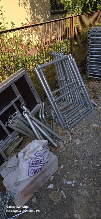 Wynajem rusztowania elewacyjnego plettac.